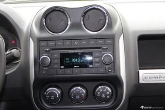 2014款指南者2.0L自动两驱豪华版