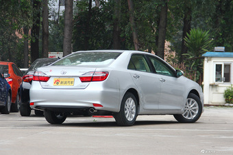 2015款凯美瑞2.0L自动领先版