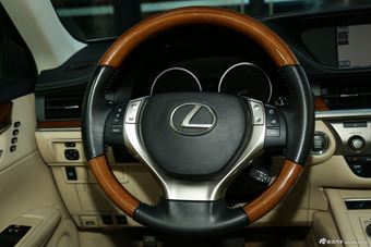 2013款雷克萨斯ES 250自动豪华型