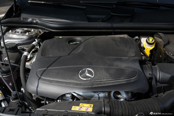 2015款奔驰GLA260 2.0T自动4MATIC 运动型