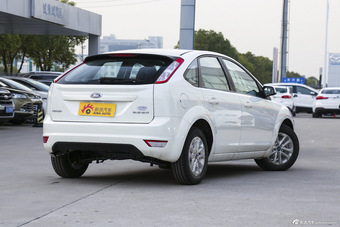 2013款福克斯两厢经典1.8L手动基本型