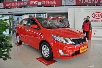2012款起亚K2 1.4L自动炫酷纪念版两厢