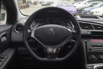 2015款东风标致3008 2.0L手动经典版