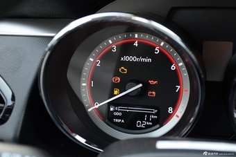 2016款奔腾B70 2.0L自动十周年纪念版