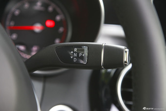 2015款奔驰C级C200 2.0T自动运动版 4MATIC