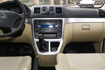 2016款睿行M90 2.0L手动标准型平顶掀背门