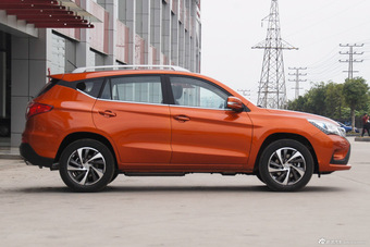 2016款比亚迪宋1.5TI手动尊贵型