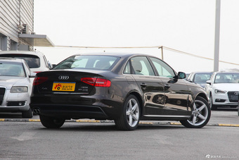 2016款奥迪A4L 3.0T自动45TFSI quattro个性运动版