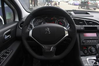 2015款东风标致3008 2.0L自动潮流版