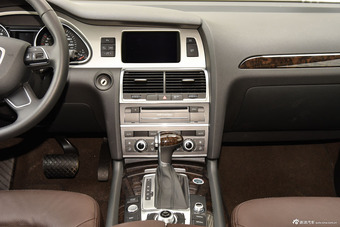 2014款奥迪Q7 35TFSI越野型