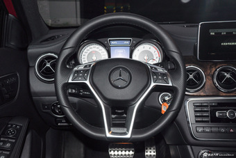 2016款奔驰GLA级 GLA260 2.0T自动4MATIC运动型