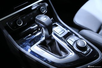 宝马2系运动旅行车