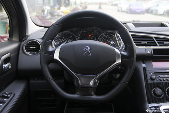 2015款东风标致3008 2.0L自动经典型