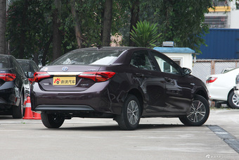 2016款雷凌双擎1.8L自动精英天窗版