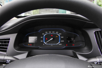 2015款荣威360 1.5L自动豪华版