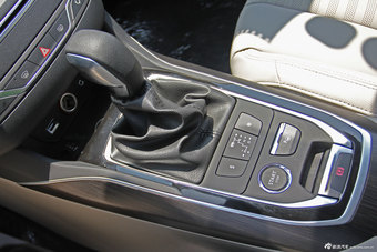 2014款东风标致408 1.6T自动尊贵版