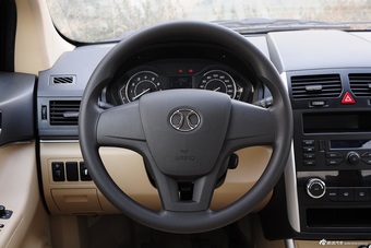 2015款绅宝D20三厢1.3L手动乐活版