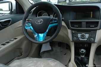 东南2013款V5菱致1.5L手动标准型CNG