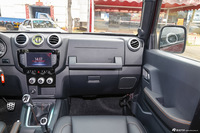 2016款北京BJ40L 2.0T手动四驱尊贵版