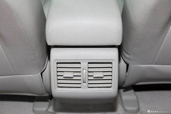 2013款吉利EC8 2.4L自动尊贵型