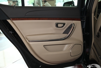 2012款荣威950 2.4L LUX豪华版