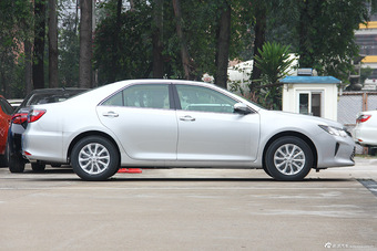 2015款凯美瑞2.0L自动领先版