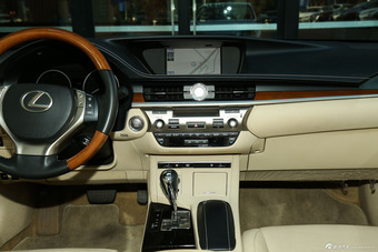 2013款雷克萨斯ES 250自动豪华型