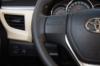 2015款雷凌1.6E CVT新锐版