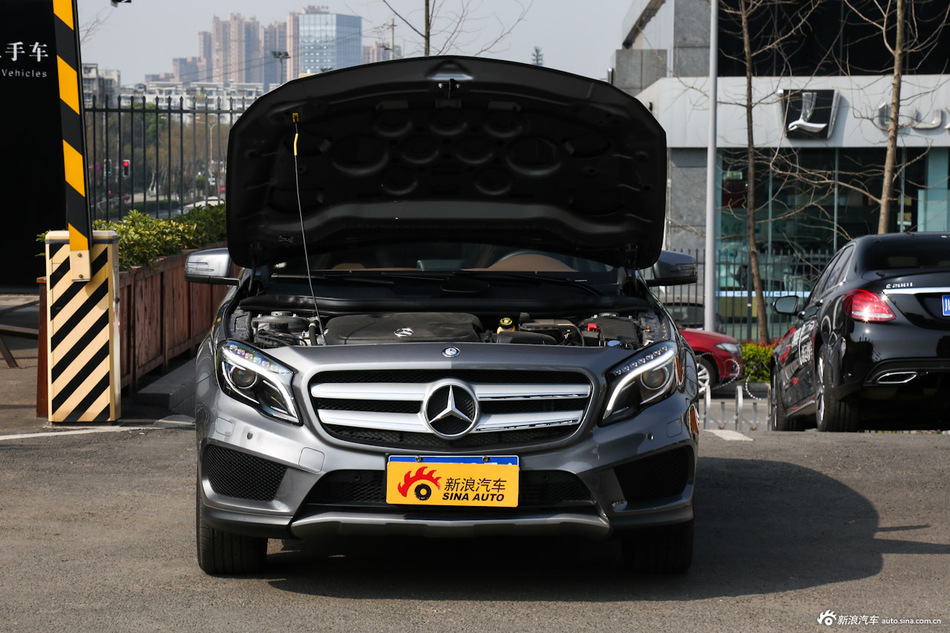 2015款奔驰GLA260 2.0T自动4MATIC 运动型