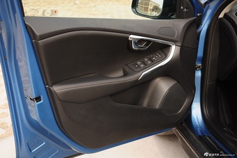 2015款沃尔沃V40 Cross Country 2.0T T5智雅版