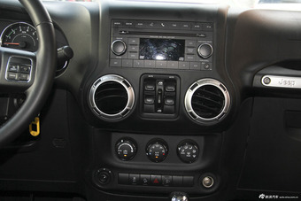 2014款牧马人3.0L撒哈拉四门版