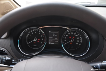 2015款五菱宏光S1 1.5L豪华型