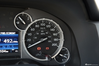 2016款坦途5.7L自动标准版