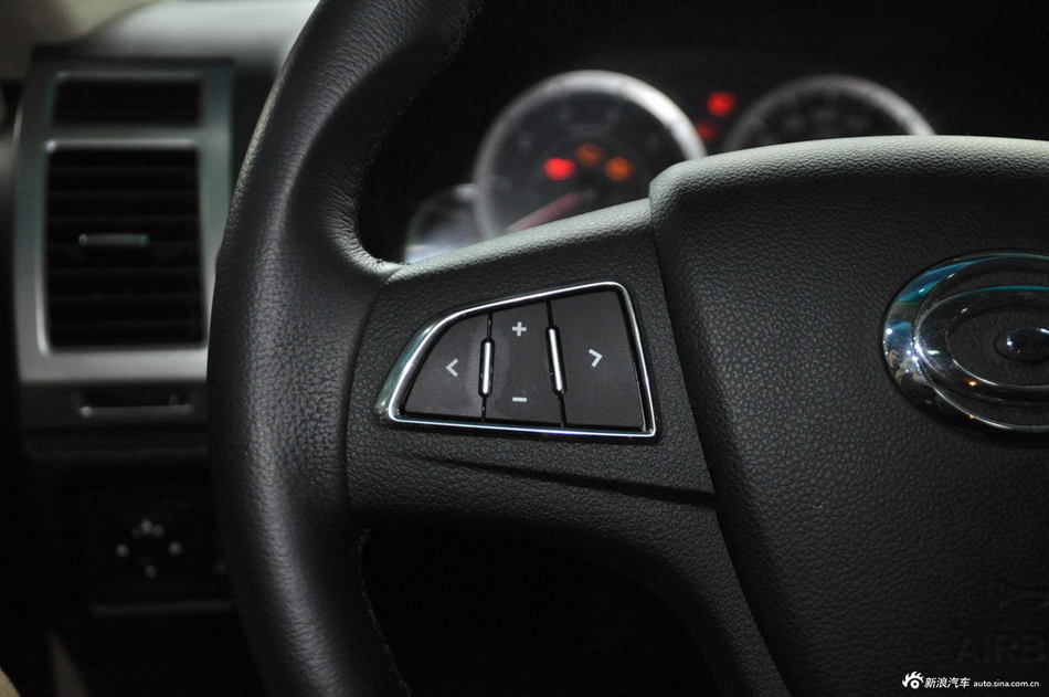 2012款奥轩GX5 2.0L手动两驱天窗版