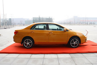 2014款比亚迪秦1.5T旗舰型