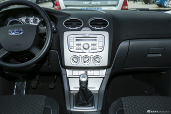 2013款福克斯两厢经典1.8L手动基本型