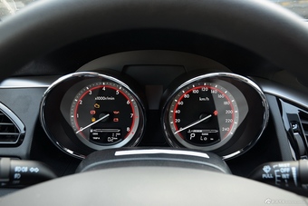 2016款奔腾B70 2.0L自动十周年纪念版