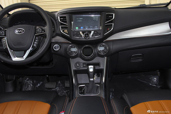 2016款比亚迪宋2.0TID自动尊贵型