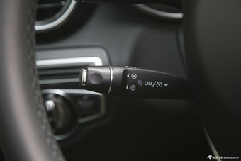 2015款奔驰C级C200 2.0T自动运动版 4MATIC