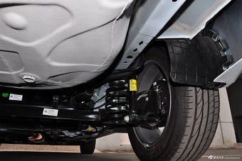 2014款爱唯欧三厢1.6L自动风尚型