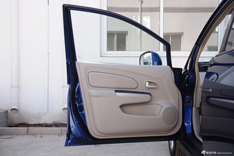 2015款启辰D50 1.6L自动豪华版