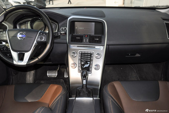 2016款沃尔沃XC60 2.5T自动 T6 AWD智越版