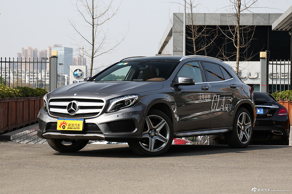 2015款奔驰GLA260 2.0T自动4MATIC 运动型