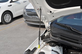 2012款起亚K2 1.4L自动炫酷纪念版两厢图片