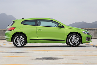 2015款尚酷2.0T自动豪华版