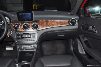 2016款奔驰GLA级 GLA260 2.0T自动4MATIC运动型