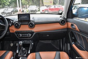 2016款北汽绅宝X35 1.5L手动豪华版