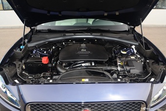 2016款捷豹F-PACE 2.0T自动都市尊享版图片