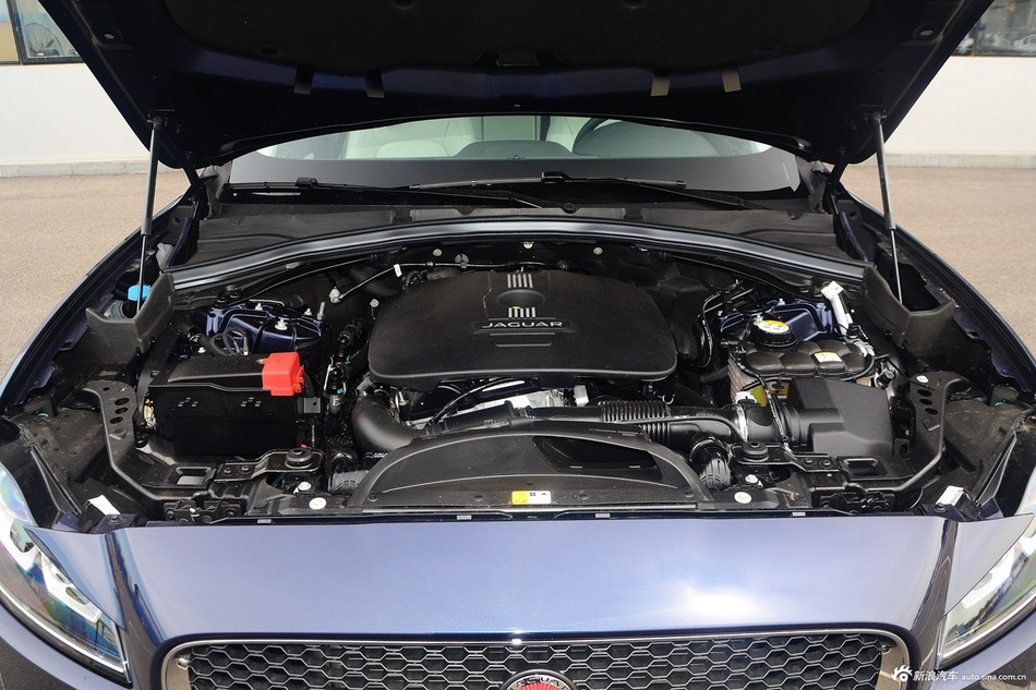 2016款捷豹F-PACE 2.0T自动都市尊享版