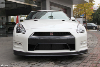 2014款日产GT-R 3.8T Premium Edition 棕红内饰版图片